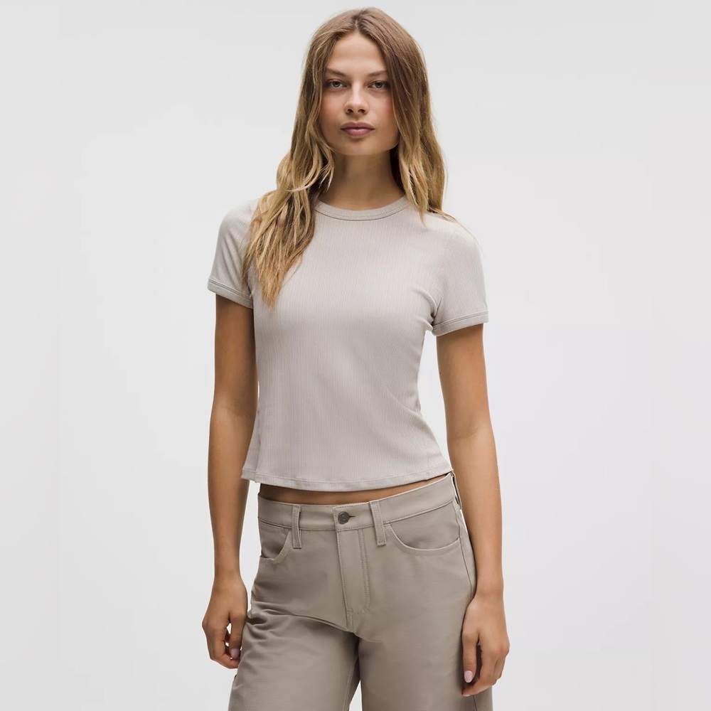 NWT Lululemon Hold Tight Micro-Rib Straight-Hem T-Shirt
Color: downtown tan
